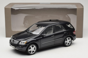 Mercedes ML W164 Obsidian Black Dealer Editie Minichamps 1:18 B66962321 Metaal — afbeelding 8 van 8