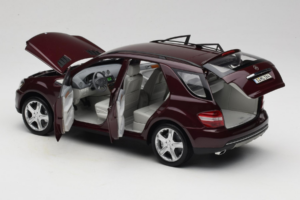 Mercedes ML W164 Red Metallic Minichamps 1:18 150034500 Metaal — afbeelding 5 van 8