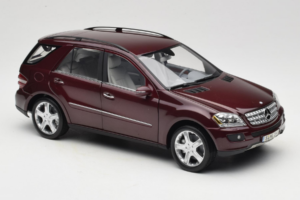 Mercedes ML W164 Red Metallic Minichamps 1:18 150034500 Metaal — afbeelding 6 van 8