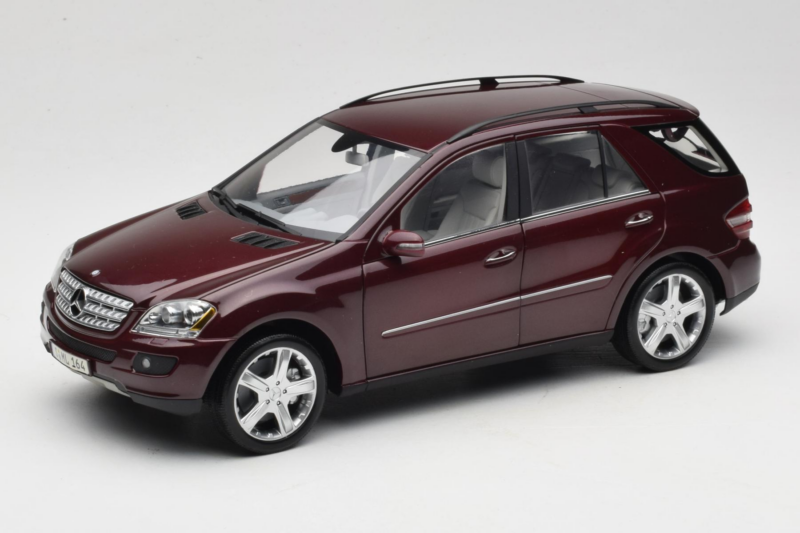 Mercedes ML W164 Red Metallic Minichamps 1:18 150034500 Metaal