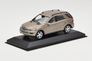 Mercedes ML W164 Koper Metallic Minichamps 1:43 ML002 Metaal — afbeelding 2 van 4