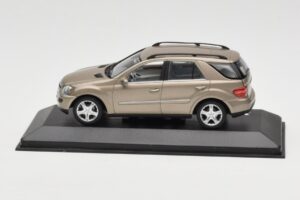 Mercedes ML W164 Koper Metallic Minichamps 1:43 ML002 Metaal