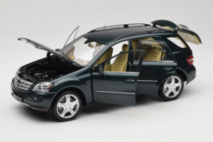 Mercedes ML W164 Green Metallic Minichamps 1:18 150034502 Metaal — afbeelding 2 van 8