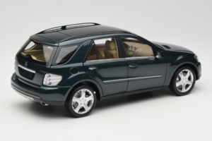 Mercedes ML W164 Green Metallic Minichamps 1:18 150034502 Metaal — afbeelding 3 van 8