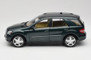 Mercedes ML W164 Green Metallic Minichamps 1:18 150034502 Metaal — afbeelding 4 van 8