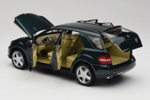 Mercedes ML W164 Green Metallic Minichamps 1:18 150034502 Metaal — afbeelding 5 van 8