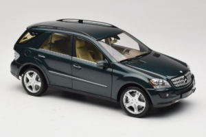 Mercedes ML W164 Green Metallic Minichamps 1:18 150034502 Metaal — afbeelding 6 van 8
