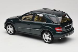 Mercedes ML W164 Green Metallic Minichamps 1:18 150034502 Metaal — afbeelding 7 van 8
