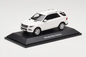 Mercedes ML W166 Calcit White Minichamps 1:43 B66960062 Metaal — afbeelding 2 van 4