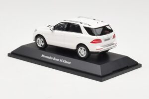 Mercedes ML W166 Calcit White Minichamps 1:43 B66960062 Metaal — afbeelding 3 van 4