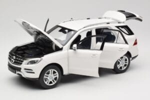 Mercedes ML W166 Wit Minichamps 1:18 100030101 Metaal — afbeelding 2 van 8