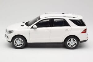 Mercedes ML W166 Wit Minichamps 1:18 100030101 Metaal — afbeelding 4 van 8