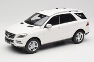 Mercedes ML W166 Wit Minichamps 1:18 100030101 Metaal