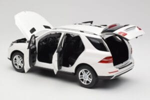 Mercedes ML W166 Wit Minichamps 1:18 100030101 Metaal — afbeelding 5 van 8