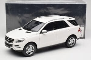 Mercedes ML W166 Wit Minichamps 1:18 100030101 Metaal — afbeelding 8 van 8