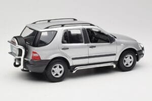 Mercedes ML320 W163 Zilver Maisto 1:18 50319 Metaal — afbeelding 3 van 8