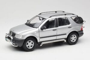 Mercedes ML320 W163 Zilver Maisto 1:18 50319 Metaal