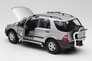 Mercedes ML320 W163 Zilver Maisto 1:18 50319 Metaal — afbeelding 5 van 8