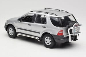 Mercedes ML320 W163 Zilver Maisto 1:18 50319 Metaal — afbeelding 7 van 8