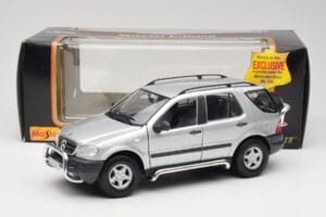 Mercedes ML320 W163 Zilver Maisto 1:18 50319 Metaal — afbeelding 8 van 8