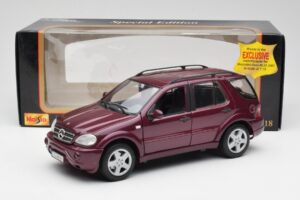 Mercedes ML55 AMG W163 Paars Maisto 1:18 31876 Metaal — afbeelding 8 van 8