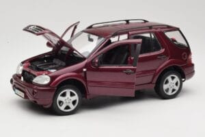 Mercedes ML55 AMG W163 Rood Maisto 1:18 50348 Metaal — afbeelding 2 van 8