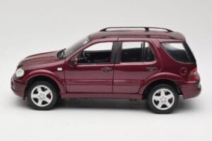 Mercedes ML55 AMG W163 Rood Maisto 1:18 50348 Metaal — afbeelding 4 van 8