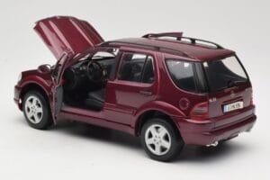 Mercedes ML55 AMG W163 Rood Maisto 1:18 50348 Metaal — afbeelding 5 van 8