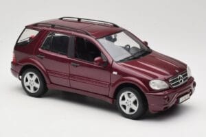 Mercedes ML55 AMG W163 Rood Maisto 1:18 50348 Metaal — afbeelding 6 van 8