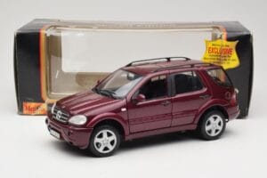Mercedes ML55 AMG W163 Rood Maisto 1:18 50348 Metaal — afbeelding 8 van 8