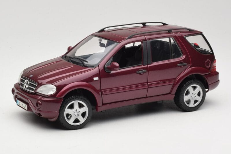 Mercedes ML55 AMG W163 Rood Maisto 1:18 50348 Metaal