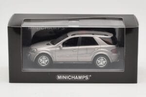Mercedes ML63 AMG W164 Grijs Metallic Minichamps 1:43 400034570 Metaal — afbeelding 4 van 4