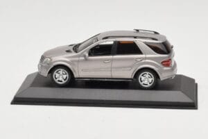 Mercedes ML63 AMG W164 Grijs Metallic Minichamps 1:43 400034570 Metaal