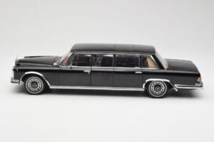 Mercedes 600 Pullman W100 Zwart AUTOart 1:18 76197 Metaal — afbeelding 4 van 8