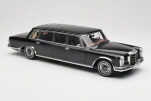 Mercedes 600 Pullman W100 Zwart AUTOart 1:18 76197 Metaal — afbeelding 6 van 8