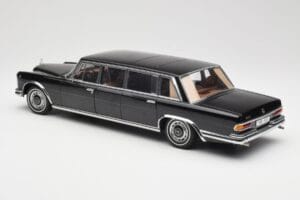 Mercedes 600 Pullman W100 Zwart AUTOart 1:18 76197 Metaal — afbeelding 7 van 8