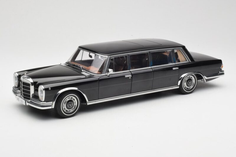 Mercedes 600 Pullman W100 Zwart AUTOart 1:18 76197 Metaal