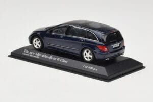 Mercedes R-Class W251 Tanzanite Blue Minichamps 1:43 B66962215 Metaal — afbeelding 3 van 4