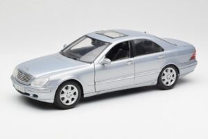 Mercedes S-Class W220 Lichtblauw Maisto 1:18 56050 Metaal