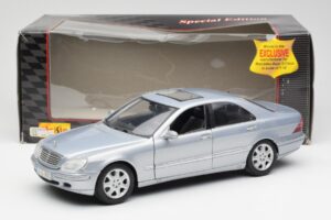 Mercedes S-Class W220 Lichtblauw Maisto 1:18 56050 Metaal — afbeelding 8 van 8