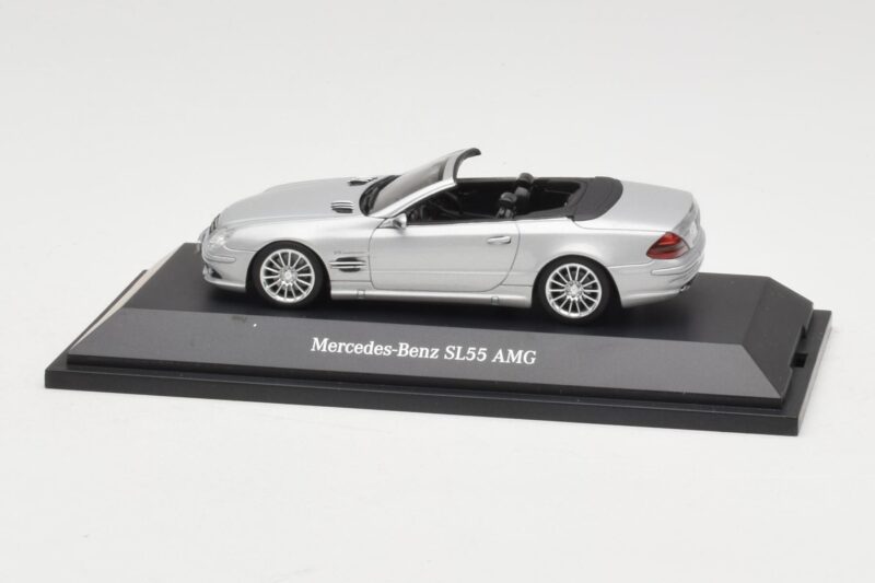 Mercedes SL 55 AMG R230 Zilver Minichamps 1:43 Mercedes SL 55 AMG R230 Zilver Minichamps 1:43 B66962347 Metaal