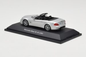 Mercedes SL 63 AMG R230 Silver Metallic Minichamps 1:43 B66960018 Metaal — afbeelding 3 van 4
