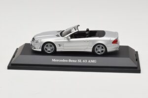 Mercedes SL 63 AMG R230 Silver Metallic Minichamps 1:43 B66960018 Metaal