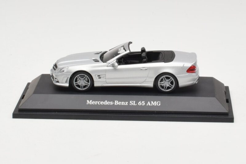 Mercedes SL 65 AMG R230 Zilver Minichamps 1:43 Mercedes SL 65 AMG R230 Zilver Minichamps 1:43 B66960601 Metaal