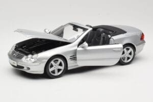Mercedes SL R230 Zilver Maisto 1:18 B66962125 Metaal — afbeelding 2 van 8