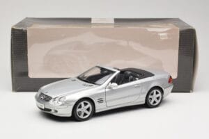 Mercedes SL R230 Zilver Maisto 1:18 B66962125 Metaal — afbeelding 8 van 8
