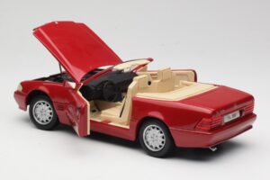 Mercedes SL500 R129 Rood Revell 1:18 08927 Metaal — afbeelding 5 van 8