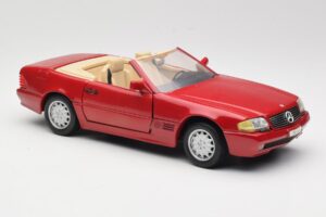 Mercedes SL500 R129 Rood Revell 1:18 08927 Metaal — afbeelding 6 van 8