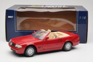 Mercedes SL500 R129 Rood Revell 1:18 08927 Metaal — afbeelding 8 van 8