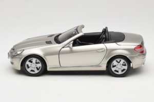 Mercedes SLK R171 Licht Brons Metallic Maisto 1:18 31674-R1 Metaal — afbeelding 4 van 8